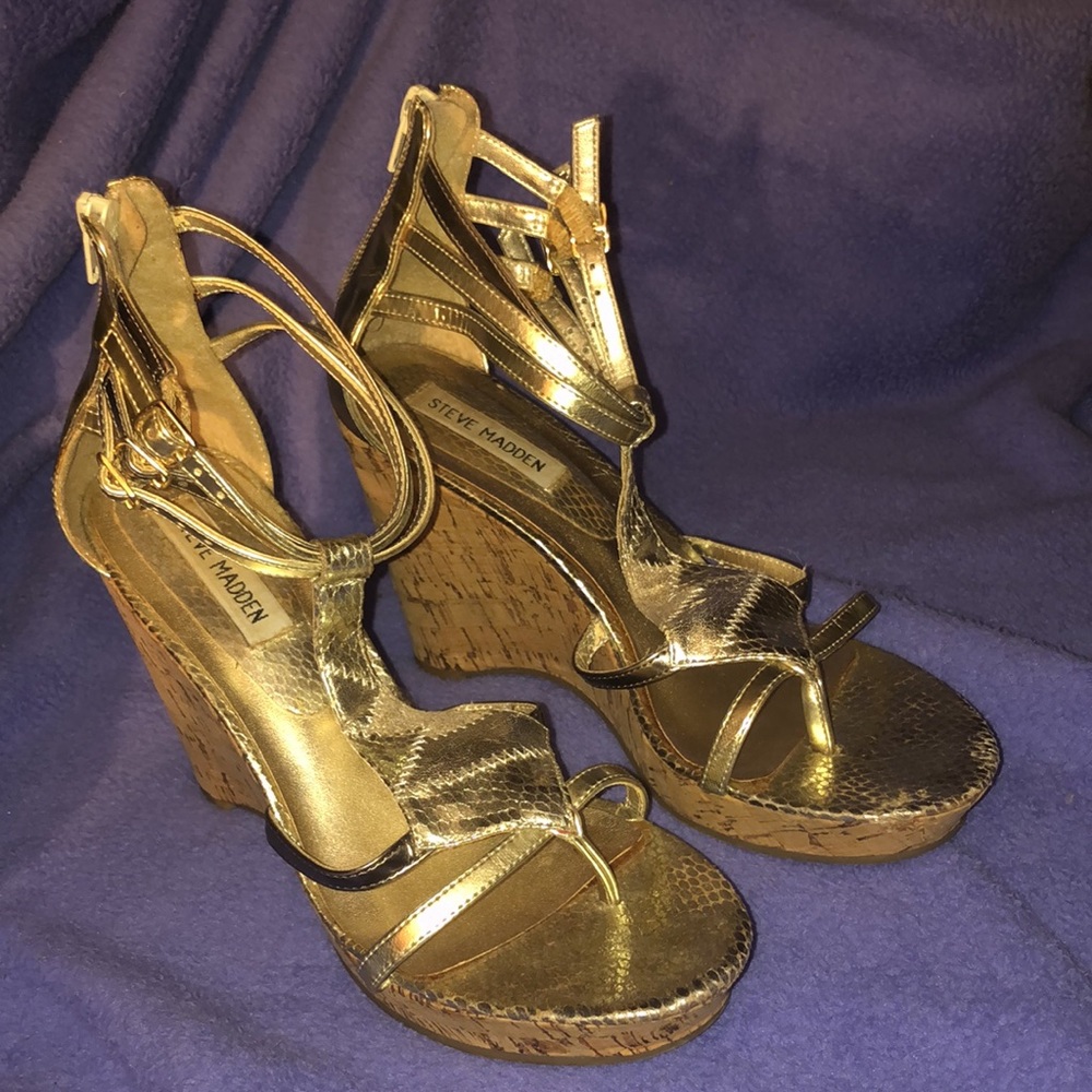 Steve Madden Metallic Gold Platform Sandals - Picture 4 of 9